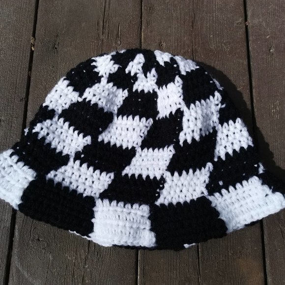 Crochet Checkered Cross-Body Bag - Picture 5 of 9